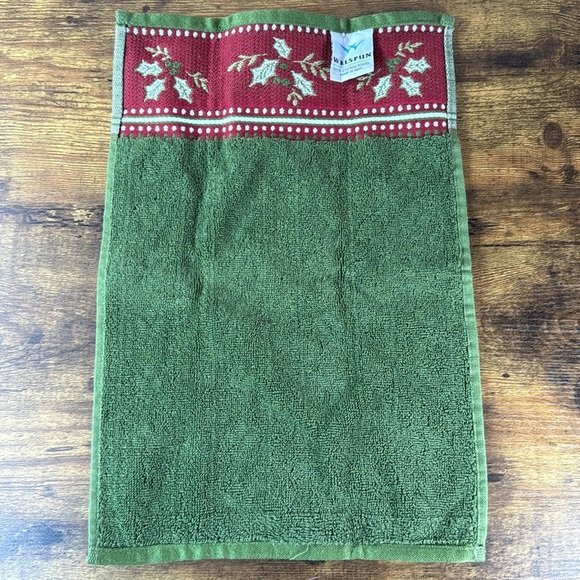 Green Holiday Towel with Holly Design - Picture 2 of 6